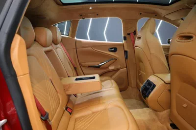 Aston Martin DBX 550-5