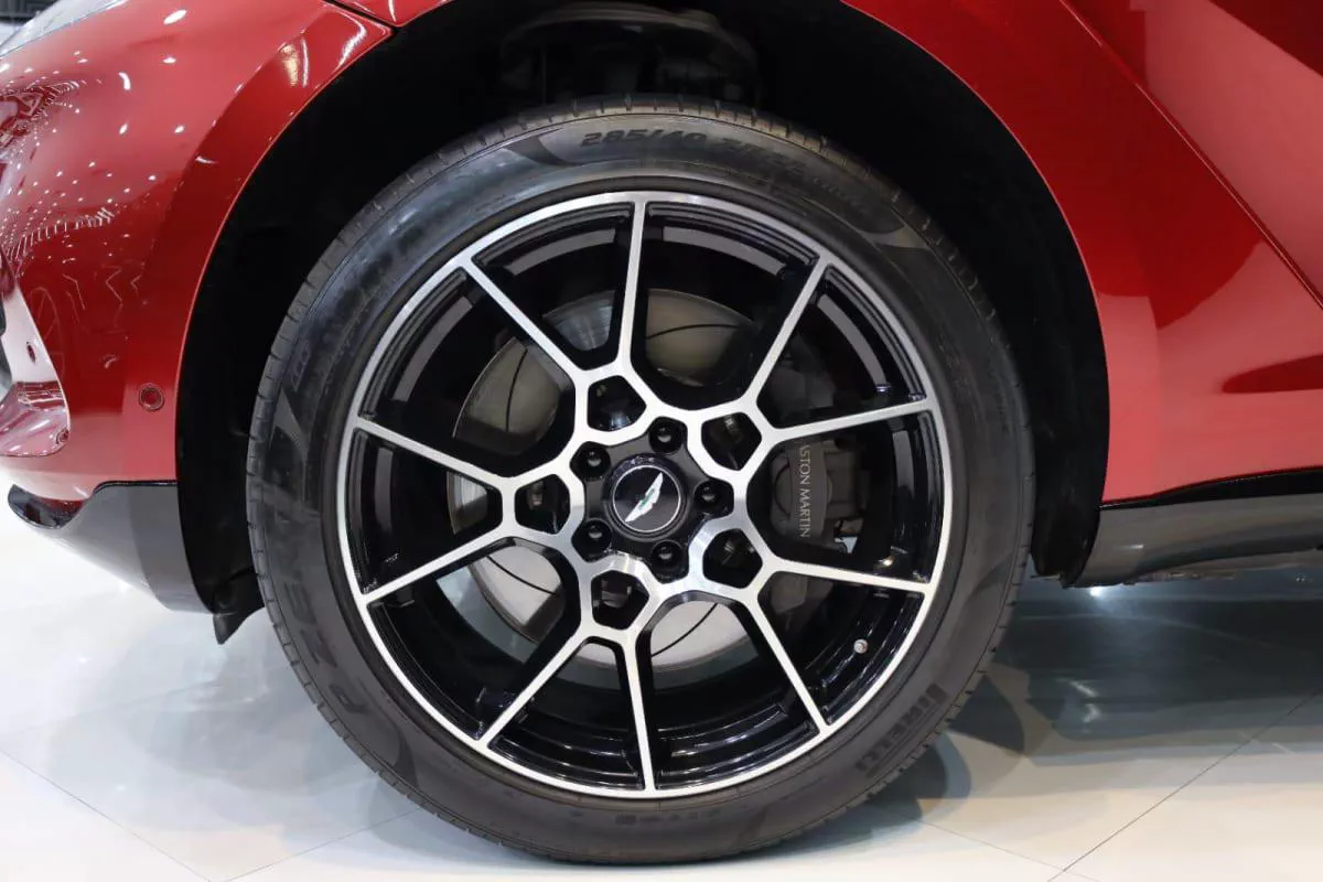 Aston Martin DBX 550-10-10