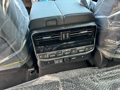 Toyota Land Cruiser LC300 2024-1