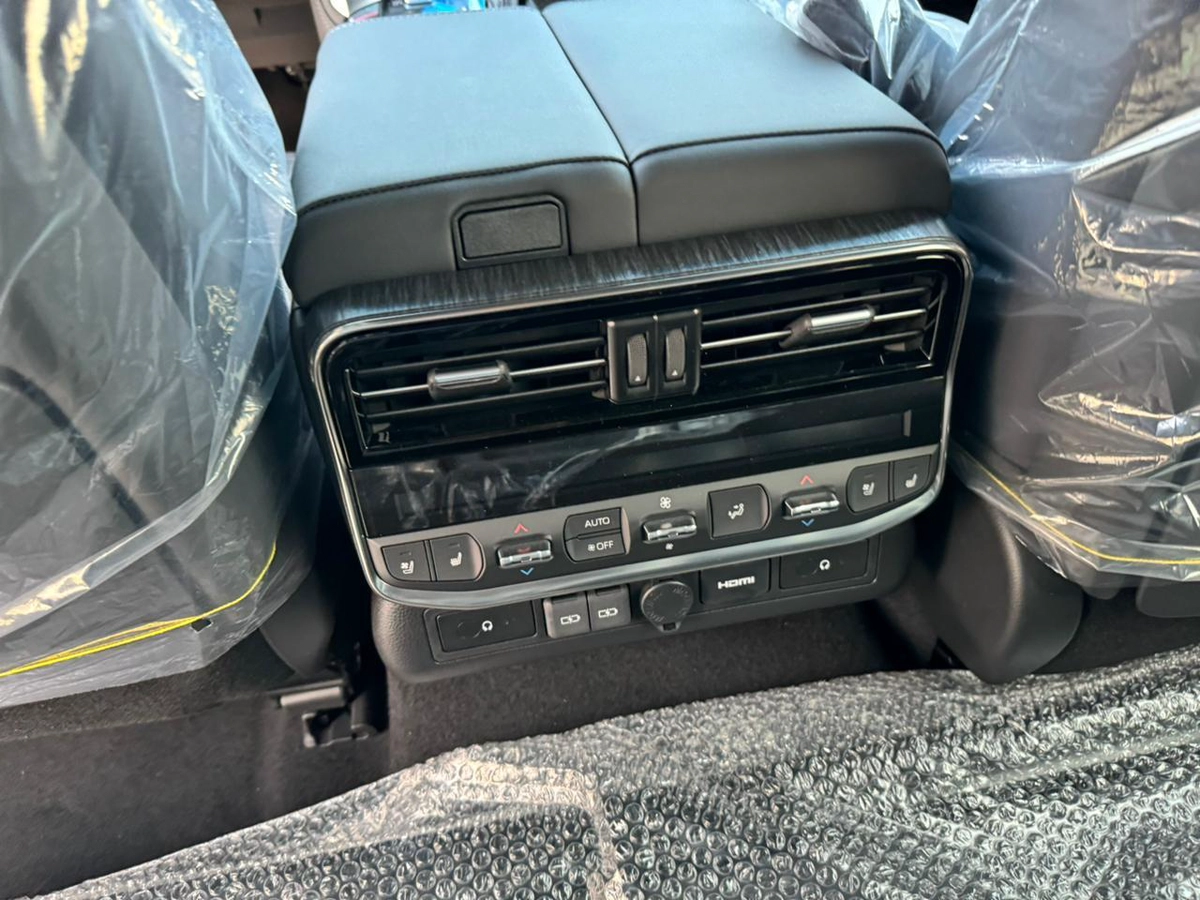Toyota Land Cruiser LC300 2024