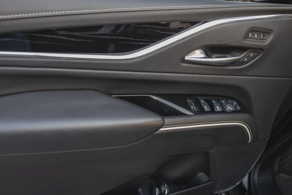 Cadillac Escalade 2023-7-7