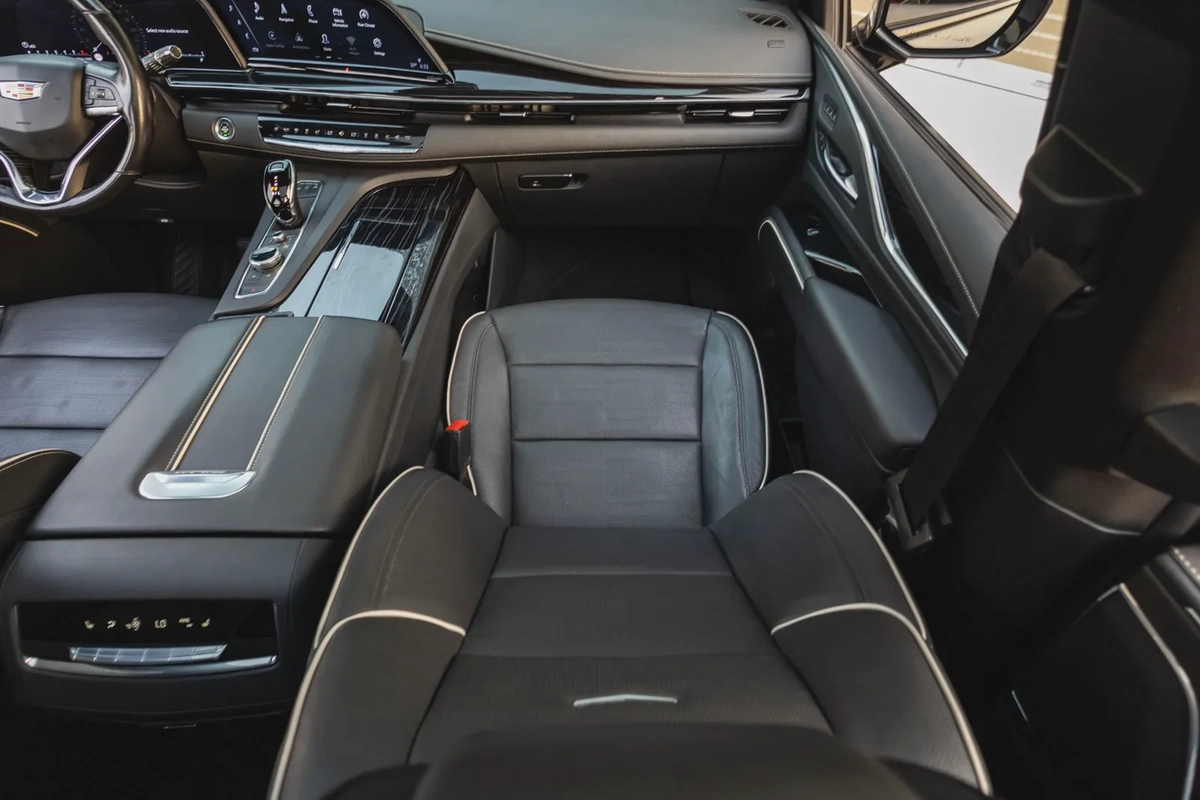 Cadillac Escalade 2023-2-2