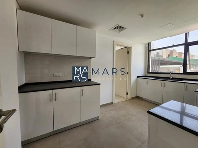 🏡! Corner Bigger | 4BHK Villa | Green Yard | For Rent | Nasma Community! 🌟-9