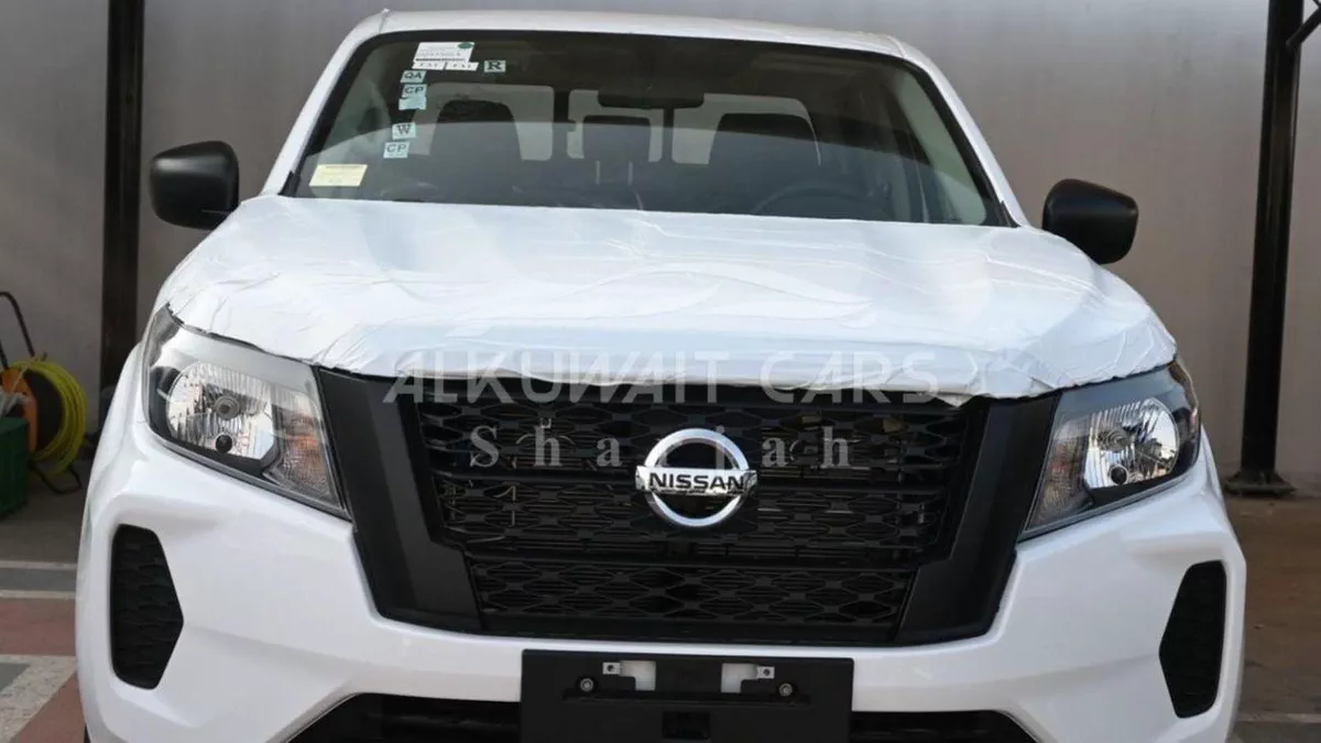 Nissan Navara NISSAN NAVARA 2.5 PETROL L E 4X 4 MT DC PLUS 2023-2-0