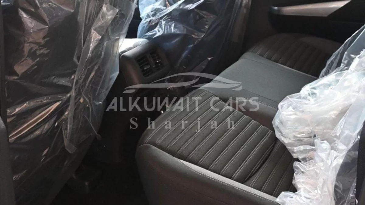 Nissan Navara NISSAN NAVARA 2.5 PETROL L E 4X 4 MT DC PLUS 2023-6-0