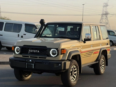 Toyota Land Cruiser 70-0