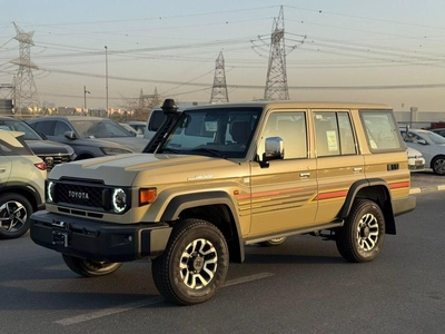 Toyota Land Cruiser 70-6