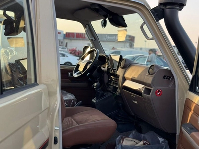 Toyota Land Cruiser 70-8