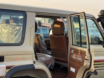 Toyota Land Cruiser 70-12