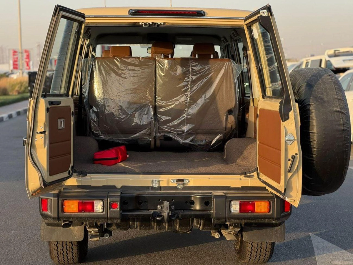 Toyota Land Cruiser 70-10-10