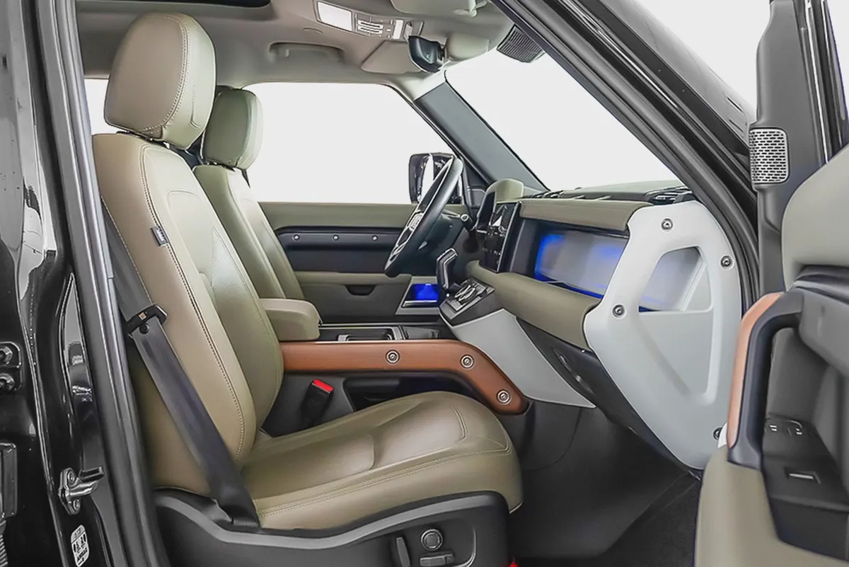 5,193 AED / 60 months | 0% DP | 2023 Land Rover Defender 110 P300 SE / Land Rover Warranty-7-7