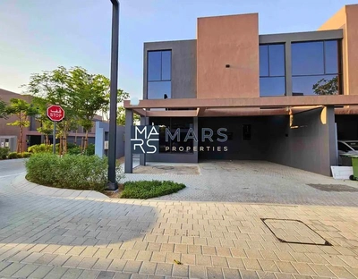 Brand new 4 bedroom townhome corner unit with majlis in Robinia just in 195k-0