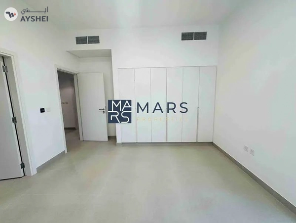 Brand new 4 bedroom townhome corner unit with majlis in Robinia just in 195k