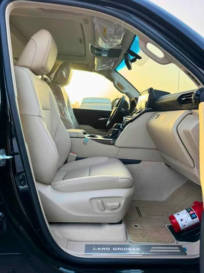 Toyota Land Cruiser GXR MID OPTION || 4.0L PETROL V6 | SUNROOF | LEATHER WITH PWR SEATS | REAR ENTERTAINMENT SCREEN (COD-9
