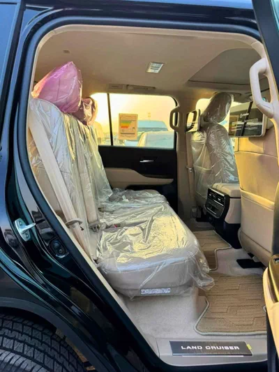 Toyota Land Cruiser GXR MID OPTION || 4.0L PETROL V6 | SUNROOF | LEATHER WITH PWR SEATS | REAR ENTERTAINMENT SCREEN (COD-11