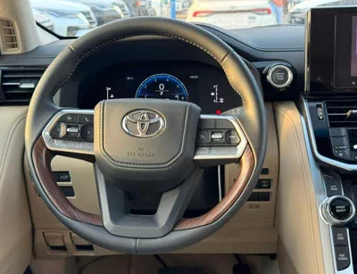 Toyota Land Cruiser GXR MID OPTION || 4.0L PETROL V6 | SUNROOF | LEATHER WITH PWR SEATS | REAR ENTERTAINMENT SCREEN (COD-14