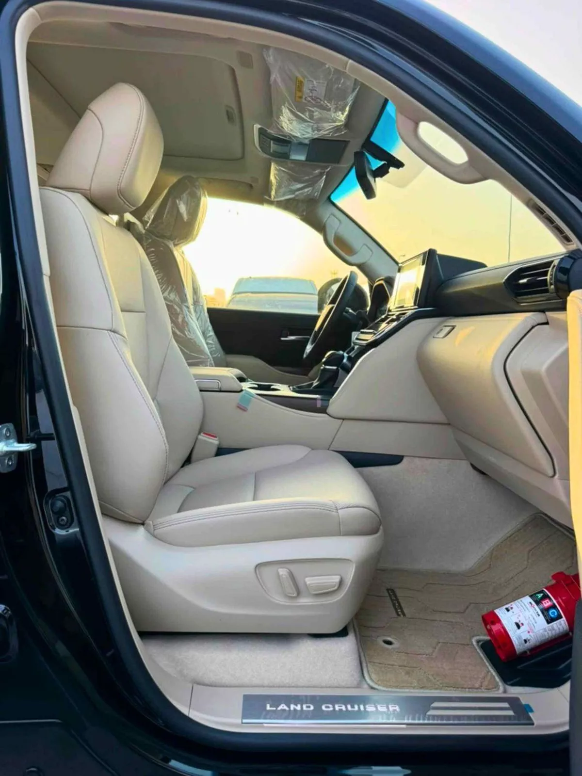 Toyota Land Cruiser GXR MID OPTION || 4.0L PETROL V6 | SUNROOF | LEATHER WITH PWR SEATS | REAR ENTERTAINMENT SCREEN (COD-9-0