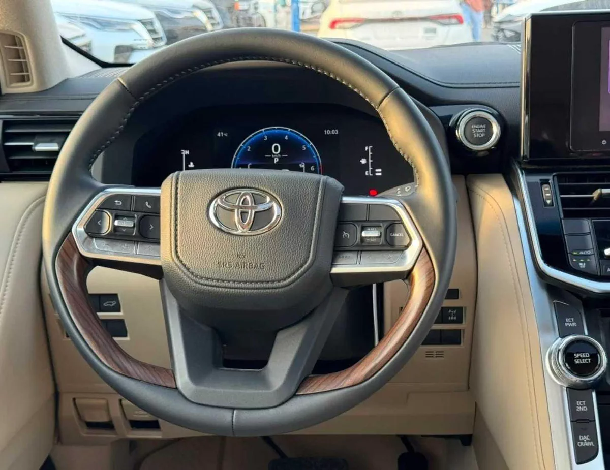 Toyota Land Cruiser GXR MID OPTION || 4.0L PETROL V6 | SUNROOF | LEATHER WITH PWR SEATS | REAR ENTERTAINMENT SCREEN (COD-14-0