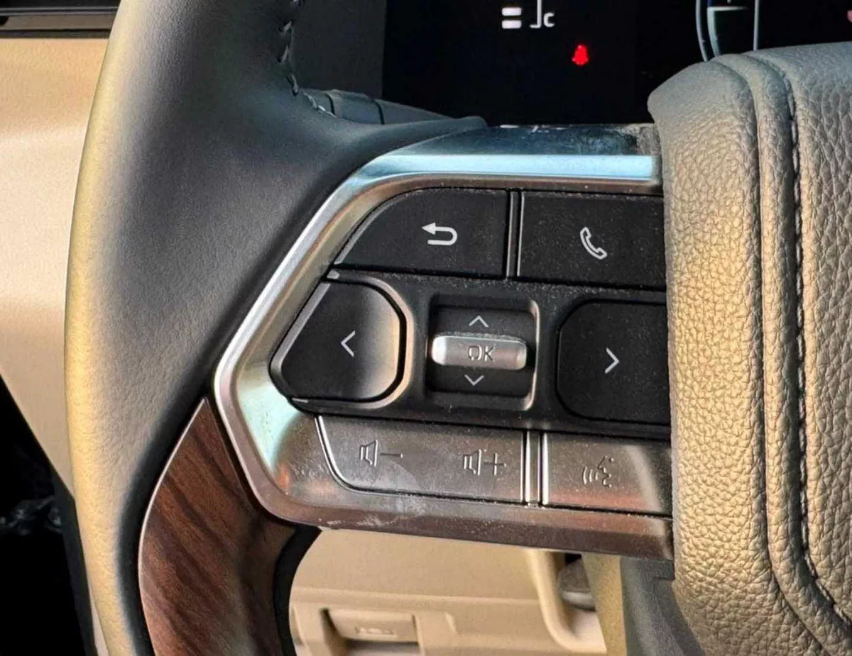 Toyota Land Cruiser GXR MID OPTION || 4.0L PETROL V6 | SUNROOF | LEATHER WITH PWR SEATS | REAR ENTERTAINMENT SCREEN (COD-15-0