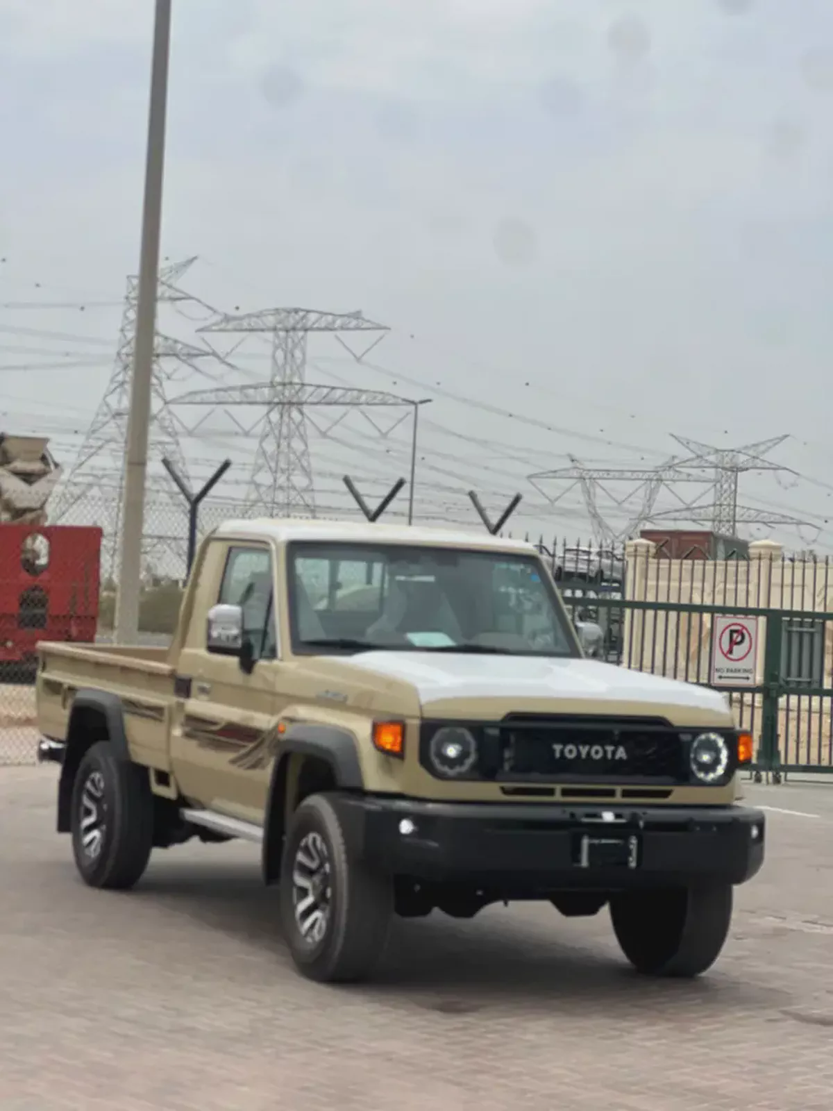 TOYOTA LAND CRUSIER LC 79 4.0 A/T SAUDI SPEC 2026 FULL OPTION-2-2
