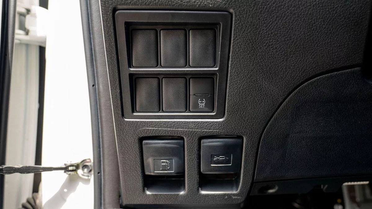 Toyota Hilux GL Toyota Hilux Toyota Hilux 2.7L petrol A/T MY25-17-0
