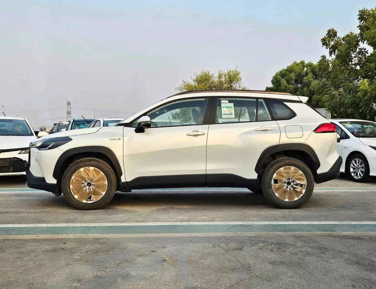 Toyota Corolla Cross LTD HEV HYBRID / 1.8L  A/T / FULL OPTION / SUNROOF / LEATHER /17"ALLOY WHEELS (CODE # XLE)-3-0