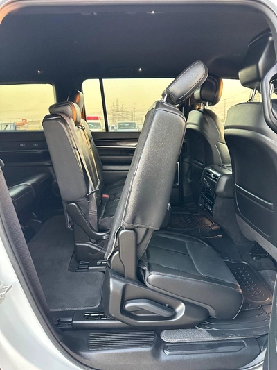 Jeep Wagoneer L Series I 2023 AWD-14