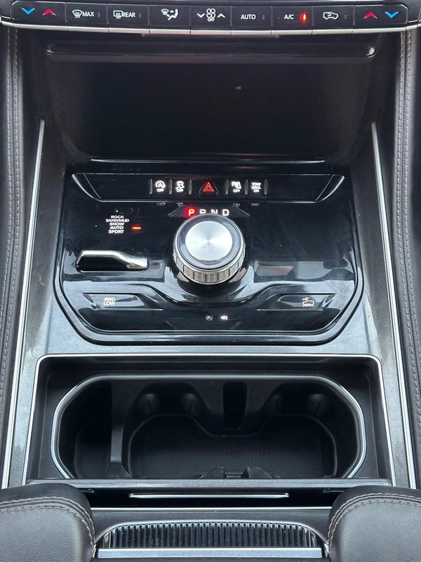 Jeep Wagoneer L Series I 2023 AWD