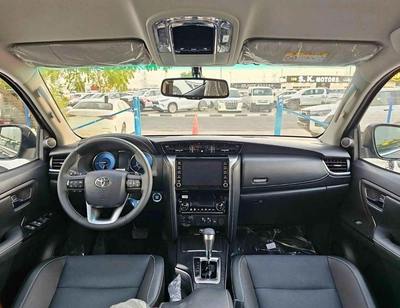 Toyota Fortuner VXR SR5 ADVENTURE / 4.0L V6 PETROL / CLIMATE WITH LEATHER SEATS / DIFFLOCK / AUTO A/C (CODE # F6HA)-12