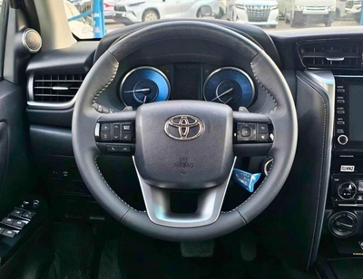 Toyota Fortuner VXR SR5 ADVENTURE / 4.0L V6 PETROL / CLIMATE WITH LEATHER SEATS / DIFFLOCK / AUTO A/C (CODE # F6HA)-13