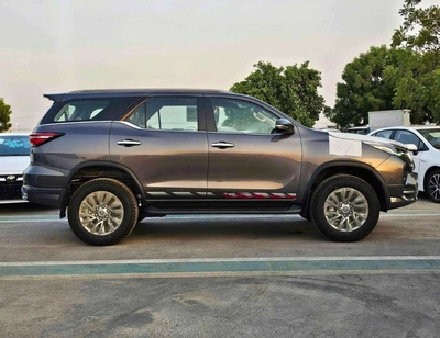 Toyota Fortuner VXR SR5 ADVENTURE / 4.0L V6 PETROL / CLIMATE WITH LEATHER SEATS / DIFFLOCK / AUTO A/C (CODE # F6HA)-2
