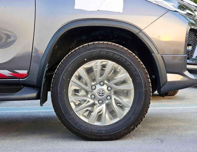 Toyota Fortuner VXR SR5 ADVENTURE / 4.0L V6 PETROL / CLIMATE WITH LEATHER SEATS / DIFFLOCK / AUTO A/C (CODE # F6HA)-7
