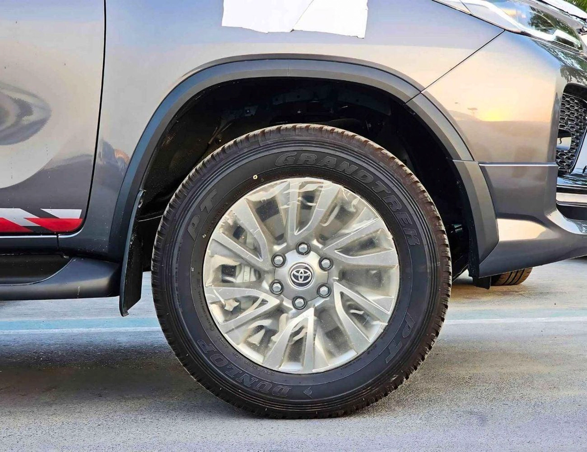 Toyota Fortuner VXR SR5 ADVENTURE / 4.0L V6 PETROL / CLIMATE WITH LEATHER SEATS / DIFFLOCK / AUTO A/C (CODE # F6HA)-7-0