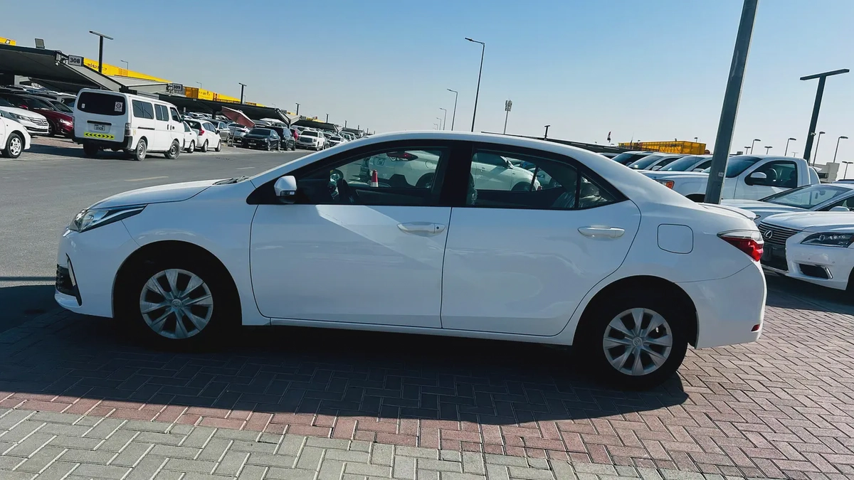 2019 Toyota Corolla SE 1.6 | GCC Specs | Reliable  Fuel Efficient-7-7