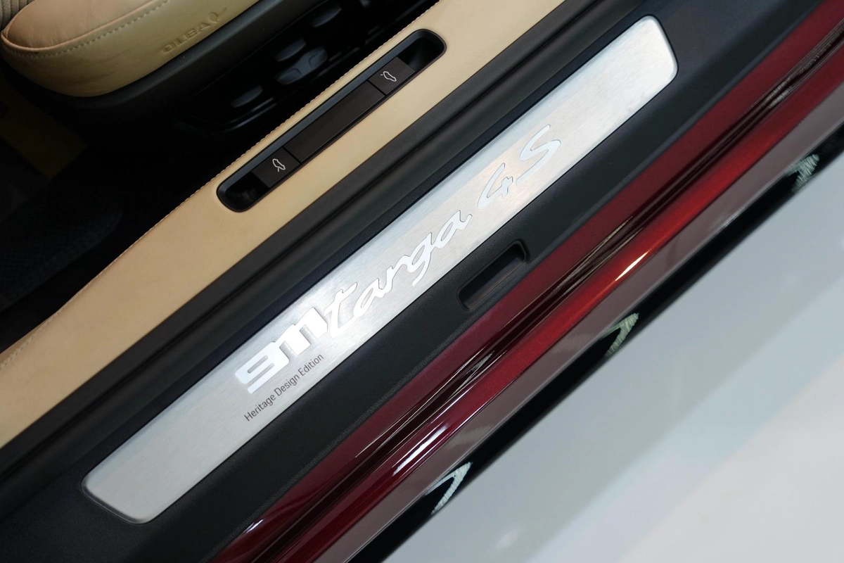 Porsche 911 Targa 4S Heritage Design Edition 2021-16-16