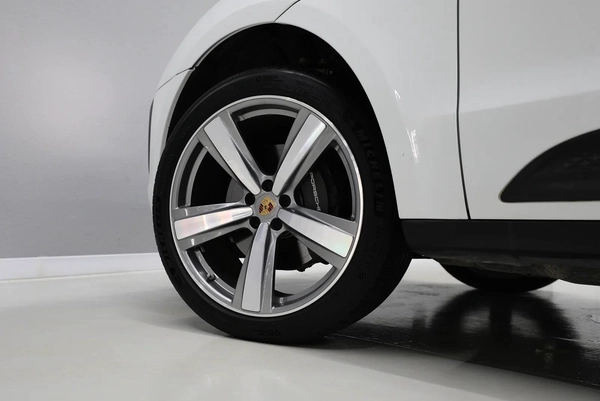 Accident Free | 2,900 AED Monthly Installment | Free Insurance + Registration | B02302