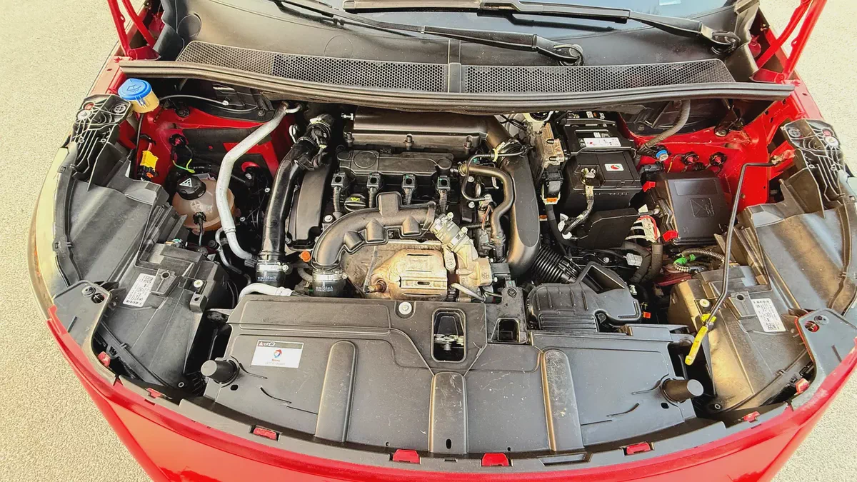 Peugeot 3008 2023 GCC Specs 1.6L ,excellent condition-17-17