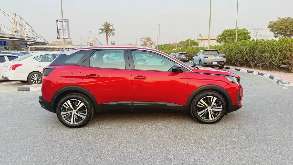 Peugeot 3008 2023 GCC Specs 1.6L ,excellent condition-5-5