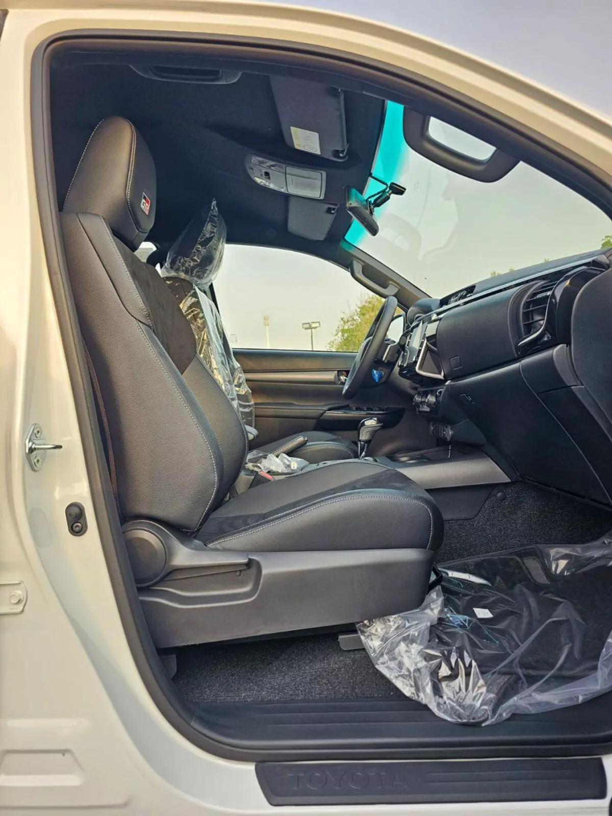 Toyota Hilux GR SPORT EXL || 2.8L DIESEL V4 | DRIVER PWR SEAT WITH LEATHER SEATS | 360*CAMERA (CODE # HDGRO)-13-0