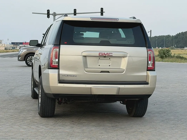 GCC Specs 2015 GMC Yukon SLE - Well Maintained
