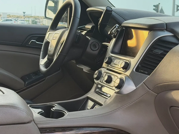 GCC Specs 2015 GMC Yukon SLE - Well Maintained