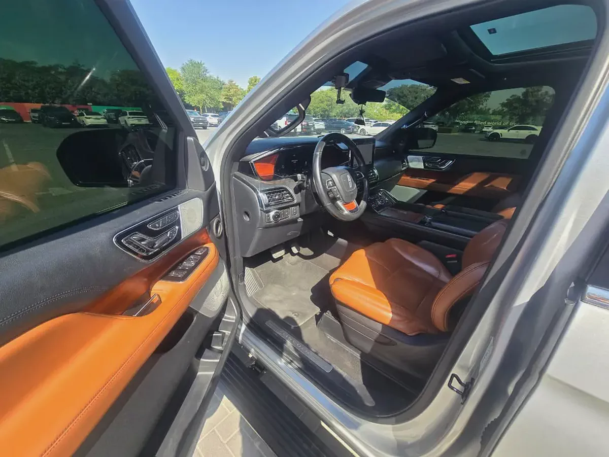Lincoln Navigator 2018 GCC Specs - Pristine Condition - Orginal paint - FSH - Accident free-10-10