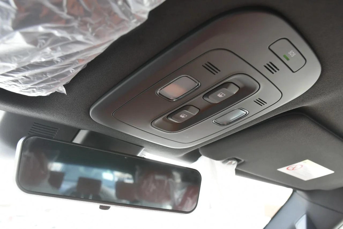 ROX 01 7 SEATS PHEV 2025 | WHITE-13-13