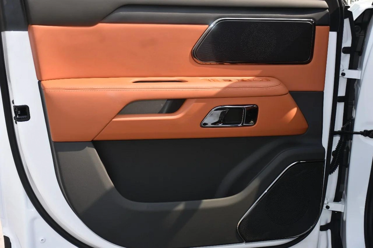 ROX 01 7 SEATS PHEV 2025 | WHITE-16-16