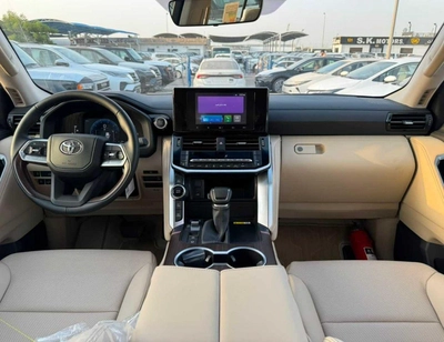 Toyota Land Cruiser GXR MID OPTION || 4.0L PETROL V6 | SUNROOF | LEATHER WITH PWR SEATS | REAR ENTERTAINMENT SCREEN (COD-13