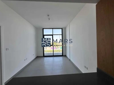 Elegant One-Bedroom Apartment with Stunning Views, No Balcony: Modern Design, Prime Location-10