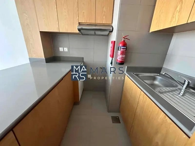 Elegant One-Bedroom Apartment with Stunning Views, No Balcony: Modern Design, Prime Location-13