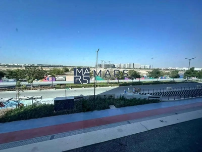 Elegant One-Bedroom Apartment with Stunning Views, No Balcony: Modern Design, Prime Location-1