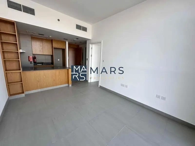 Elegant One-Bedroom Apartment with Stunning Views, No Balcony: Modern Design, Prime Location-2