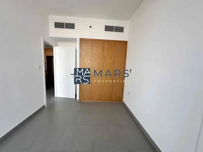 Elegant One-Bedroom Apartment with Stunning Views, No Balcony: Modern Design, Prime Location-3